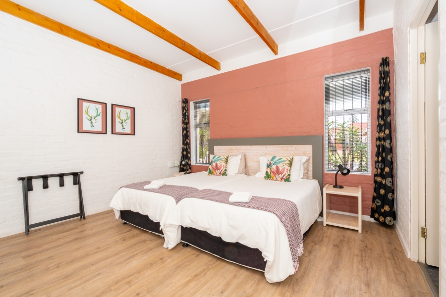 6 Bedroom Property for Sale in Middedorp Western Cape